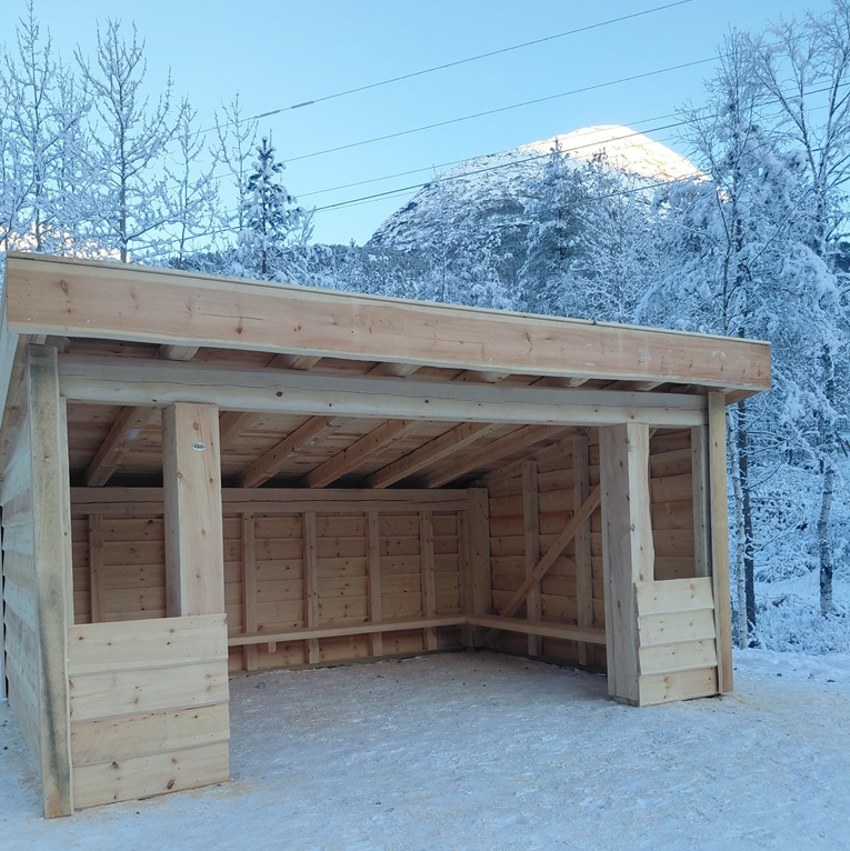 Gapahuk bygget i norsk tømmer